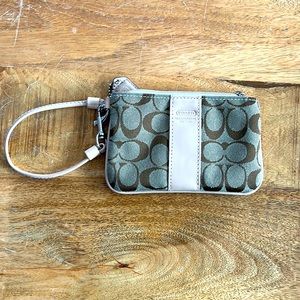 Coach wristlet monogram style